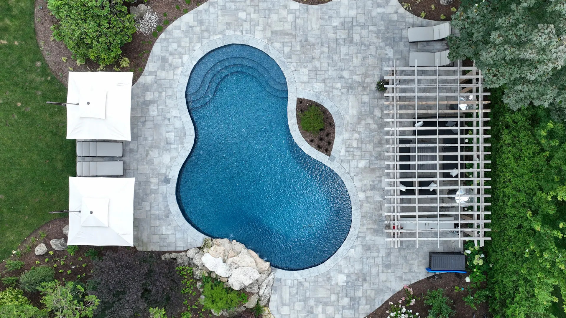 Swimming Pool builders in Burlington, Ontario