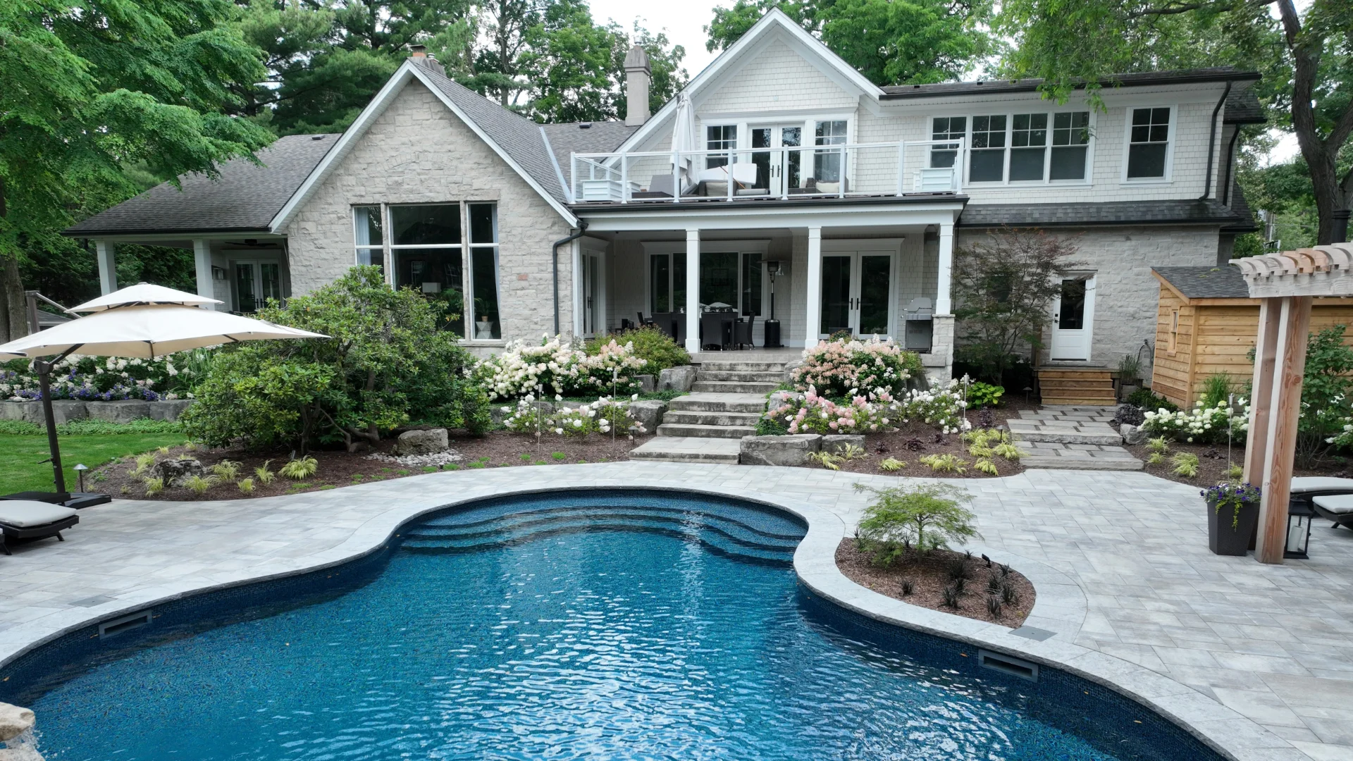 Swimming Pool builders in Burlington, Ontario